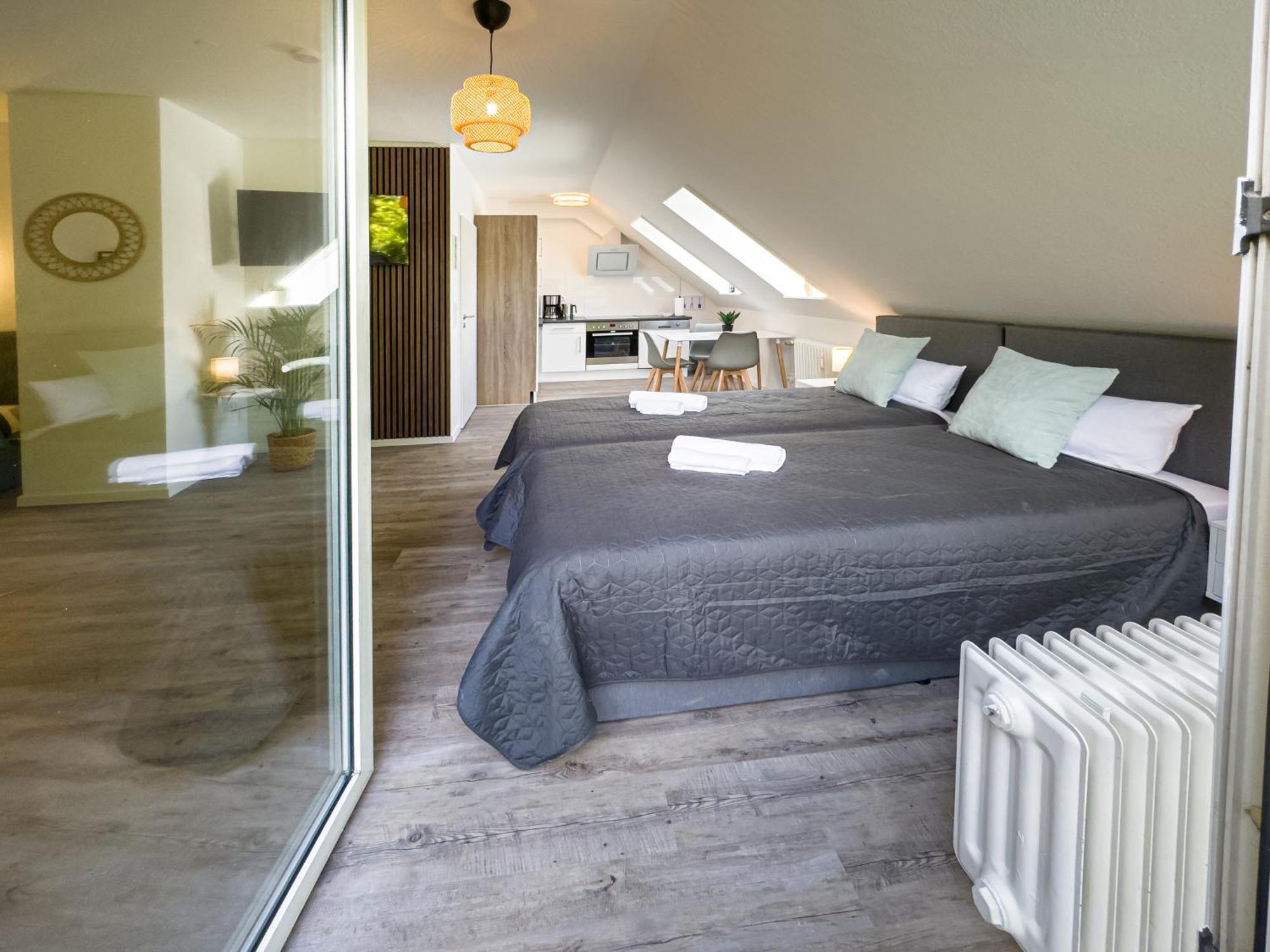 Immostay S#9 - Balkon Und Parkplatz, Naehe Mercedes Benz, Wifi, 4k Streaming Apartment